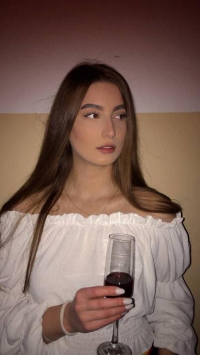 Webcam chat profile for Zani: Ask about my Hobbies