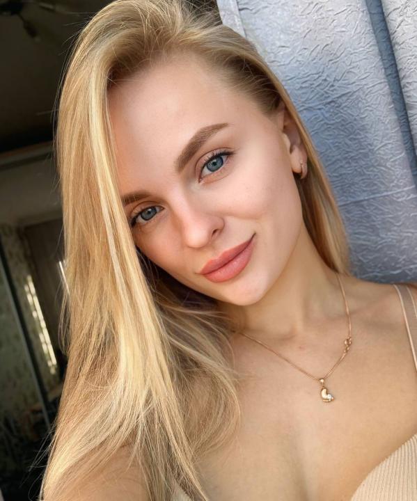 Webcam chat profile for Avelisse: Cooking