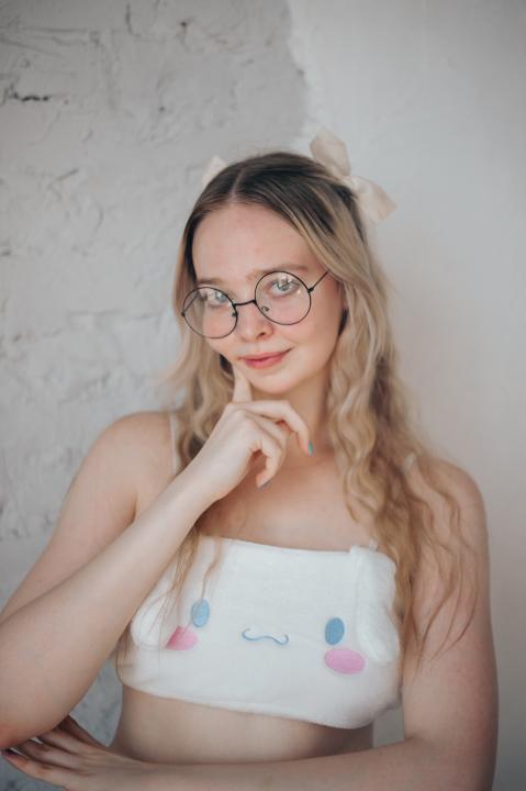 Webcam chat profile for BellaBb: Legs, feet & shoes