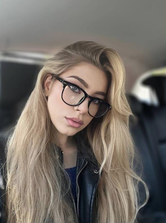 Webcam chat profile for 000Bunny: Dancing