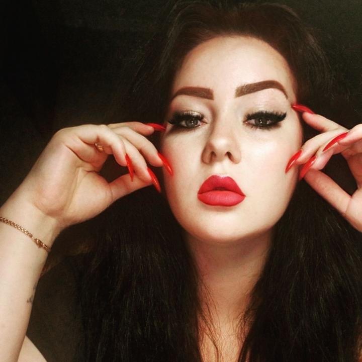 Webcam chat profile for Kossandraa1: Nails