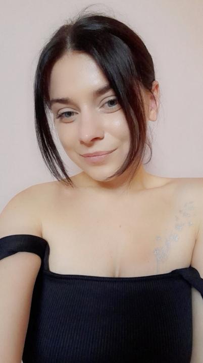 Webcam chat profile for Miralyn: Outfits