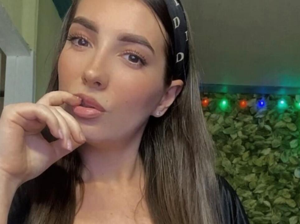 Webcam chat profile for MissTasy: Legs, feet & shoes