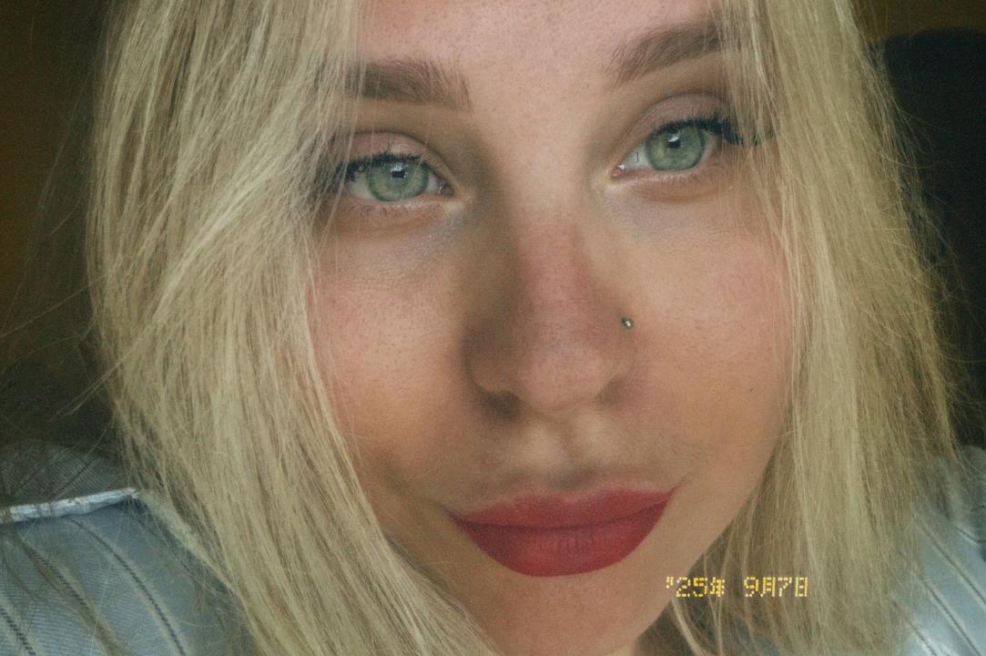 Webcam chat profile for ShadowAmor: Music