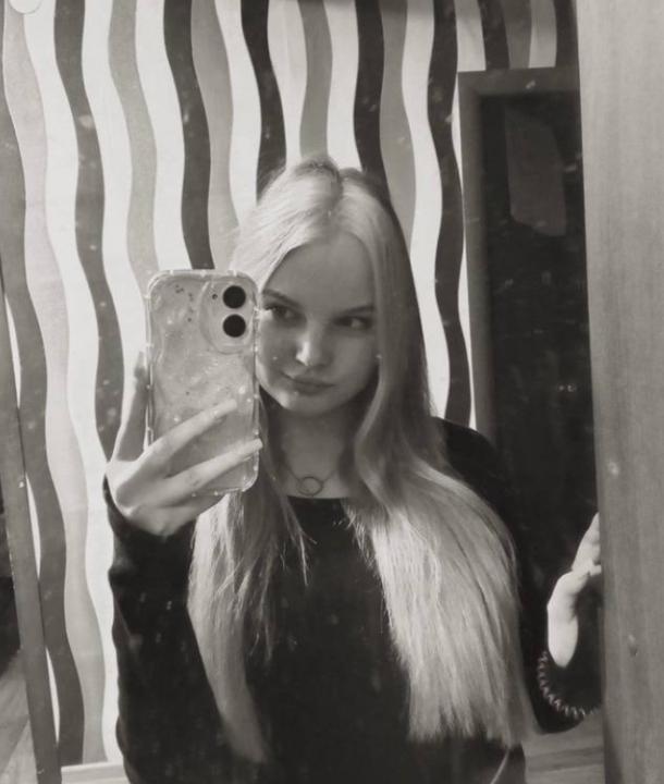 Webcam chat profile for 1Realbride: Dancing