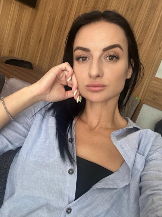 Webcam chat profile for Deizi: Ask about my Hobbies