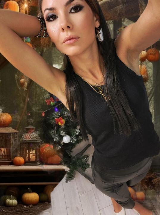 Webcam chat profile for LaStella: Cooking