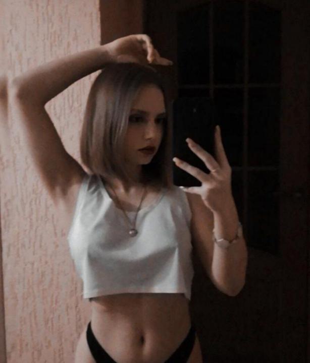 Webcam chat profile for MaRTa: Ask about my Hobbies