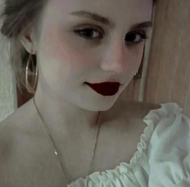 Webcam chat profile for MaRTa: Ask about my Hobbies