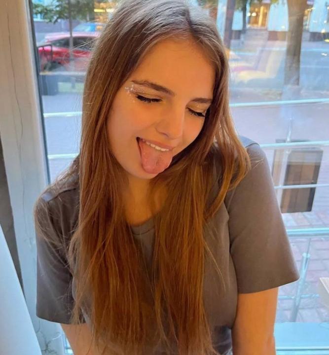 Webcam chat profile for SweetRinaKiss: Outfits