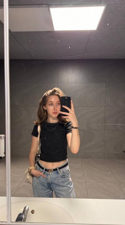 Webcam chat profile for ARrin: Ask about my Hobbies