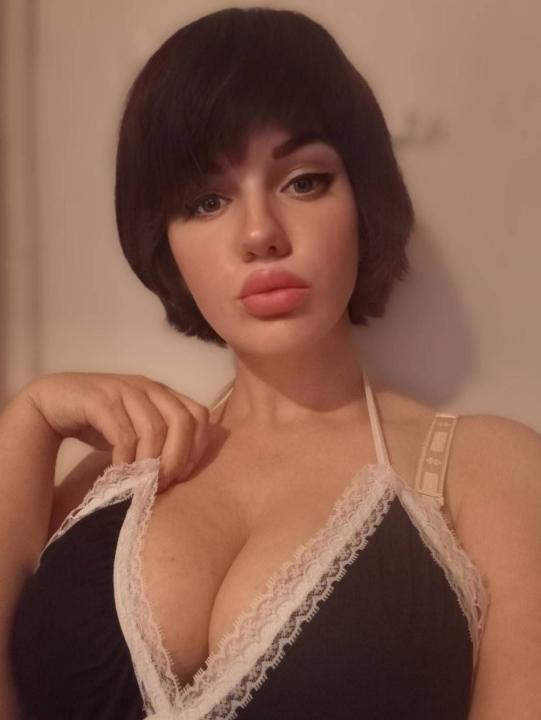 Webcam chat profile for MoonlitSiren