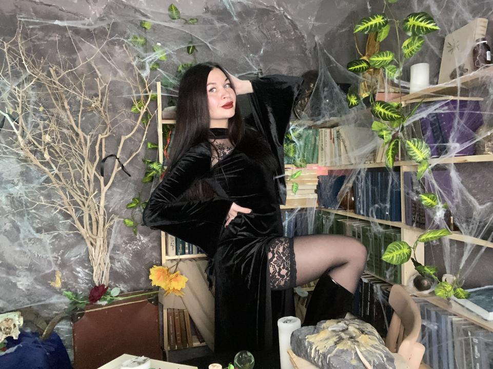 Webcam chat profile for MyLovelyBirdy: Bondage & discipline