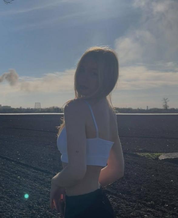 Webcam chat profile for JennaHeaven: Legs, feet & shoes