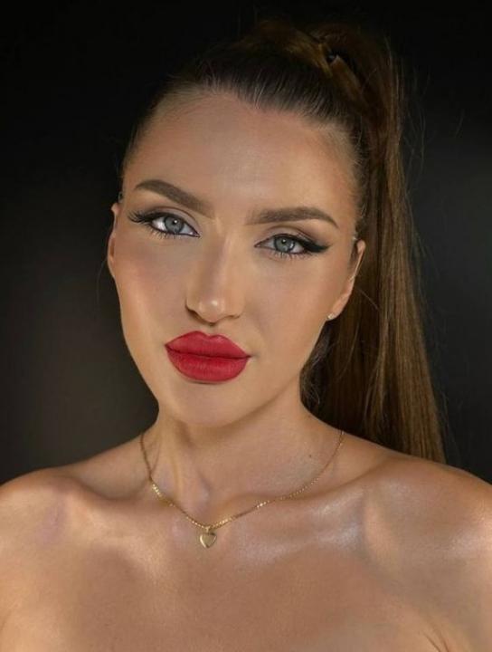 Webcam chat profile for 1FlirtyLollly: Dancing