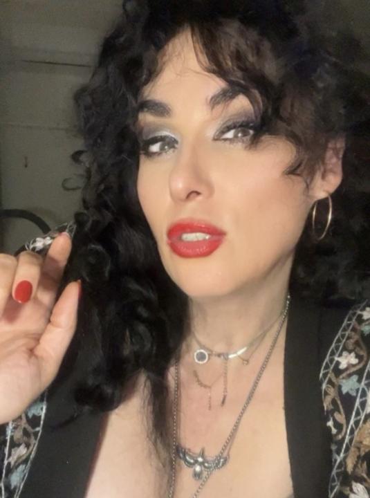 Webcam chat profile for AlyaHarper: Ask about my other interests