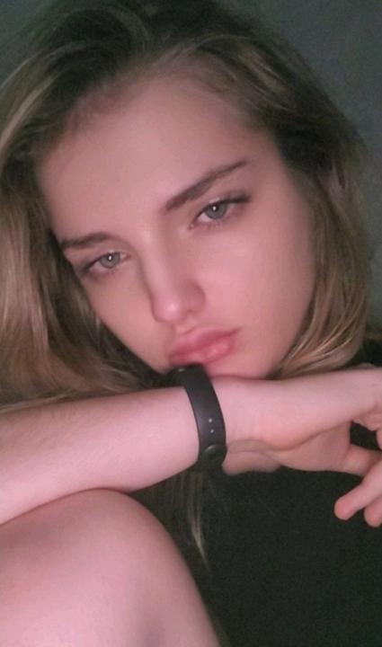 Webcam chat profile for SweetRinaKiss: Outfits