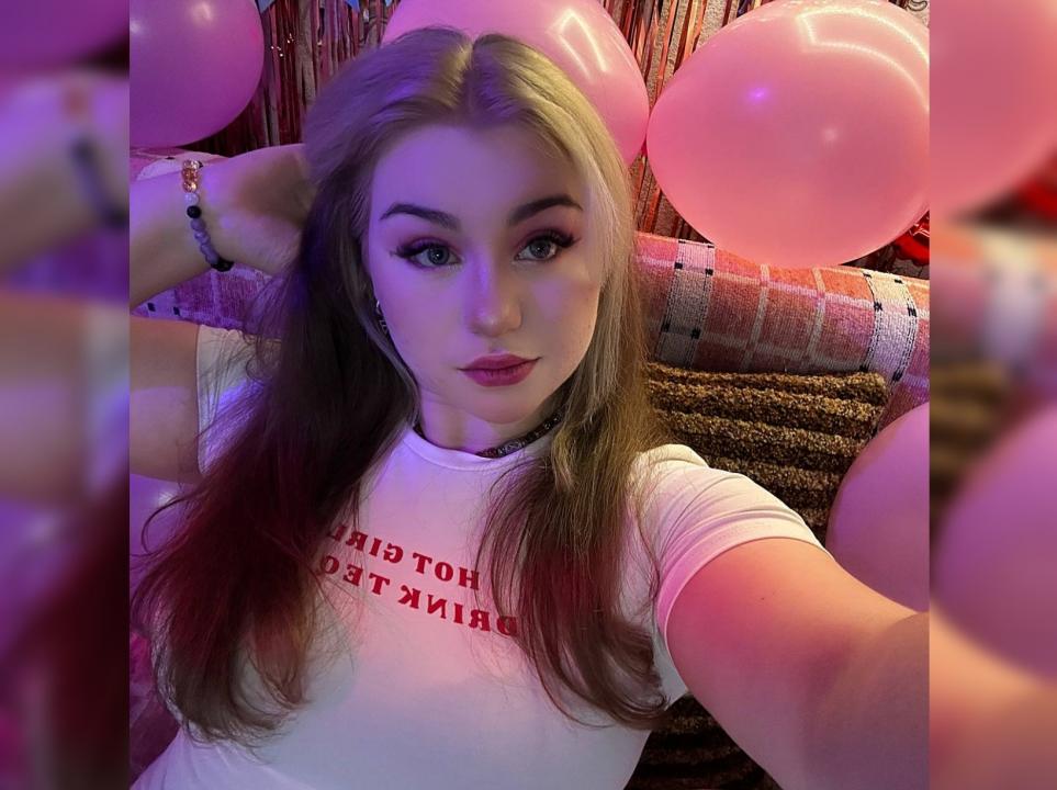 Webcam chat profile for AlSunset22: Dancing