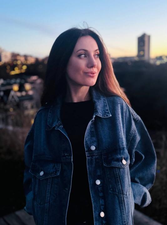 Webcam chat profile for Re3gina: Ask about my Hobbies