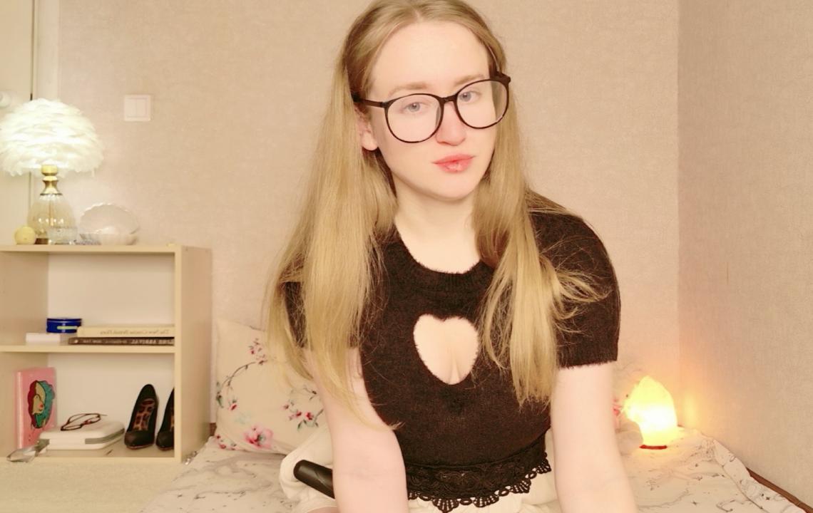 Webcam chat profile for MagicalKate: Kissing