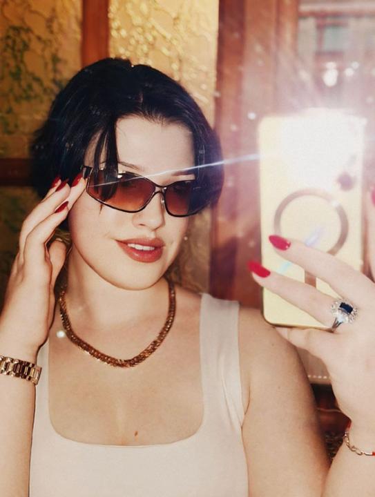 Webcam chat profile for rubinaal9433: Make up