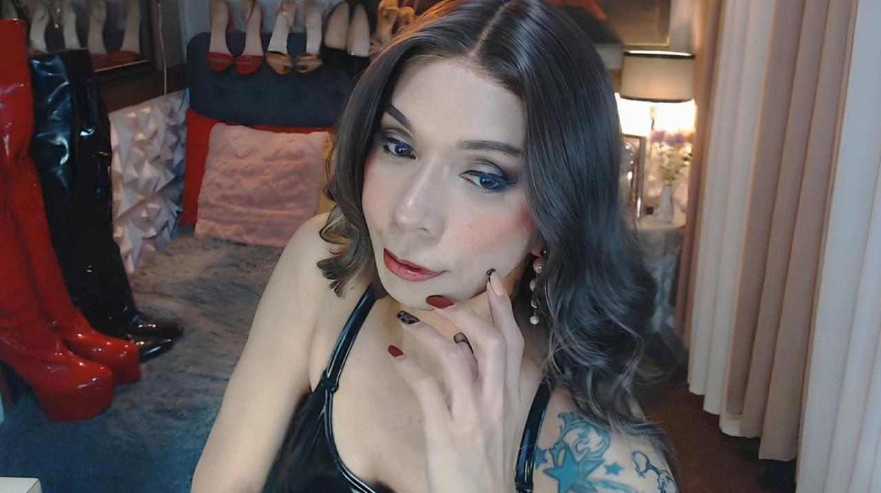 Webcam chat profile for CELINAFOX: Dominatrix