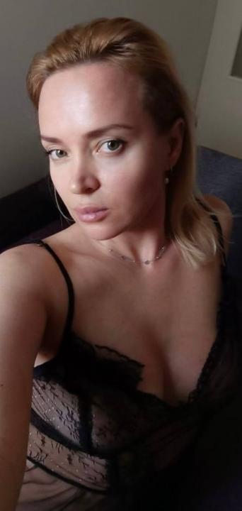 Webcam chat profile for Tianae: Music