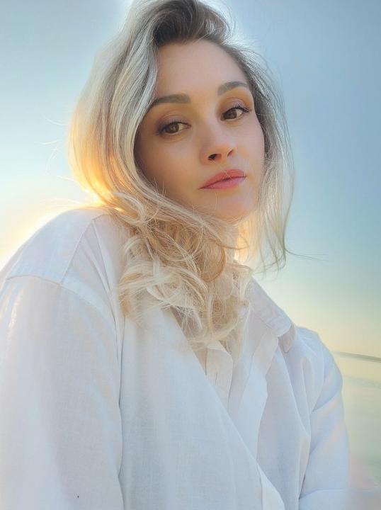 Webcam chat profile for Amarella: Dancing