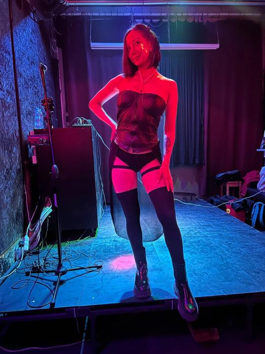 Webcam chat profile for Clarisse: Travel