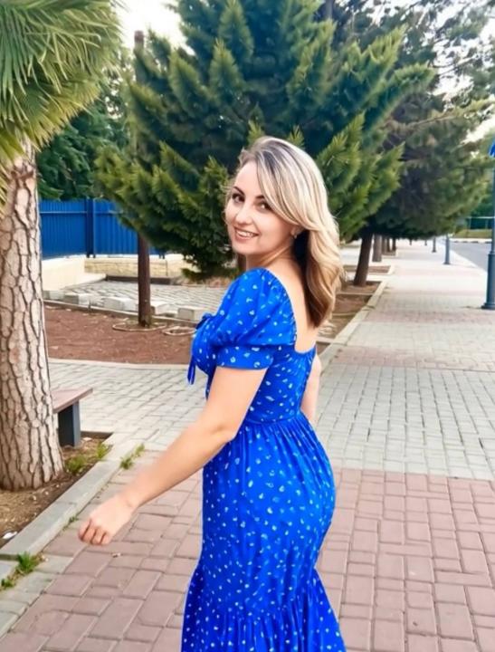 Webcam chat profile for WomanVi: Travel