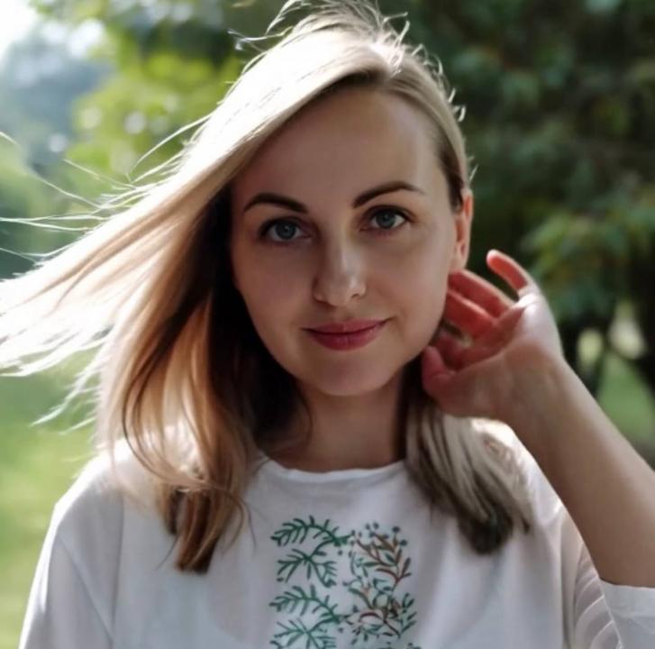 Webcam chat profile for WomanVi: Travel