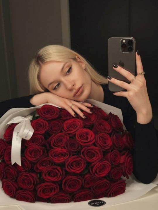 Webcam chat profile for Mirai: Ask about my Hobbies