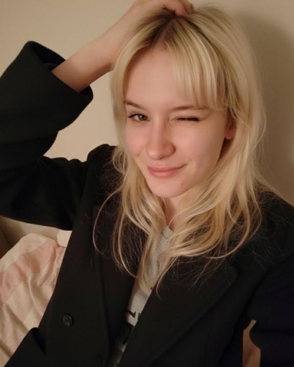 Webcam chat profile for Mirai: Ask about my Hobbies