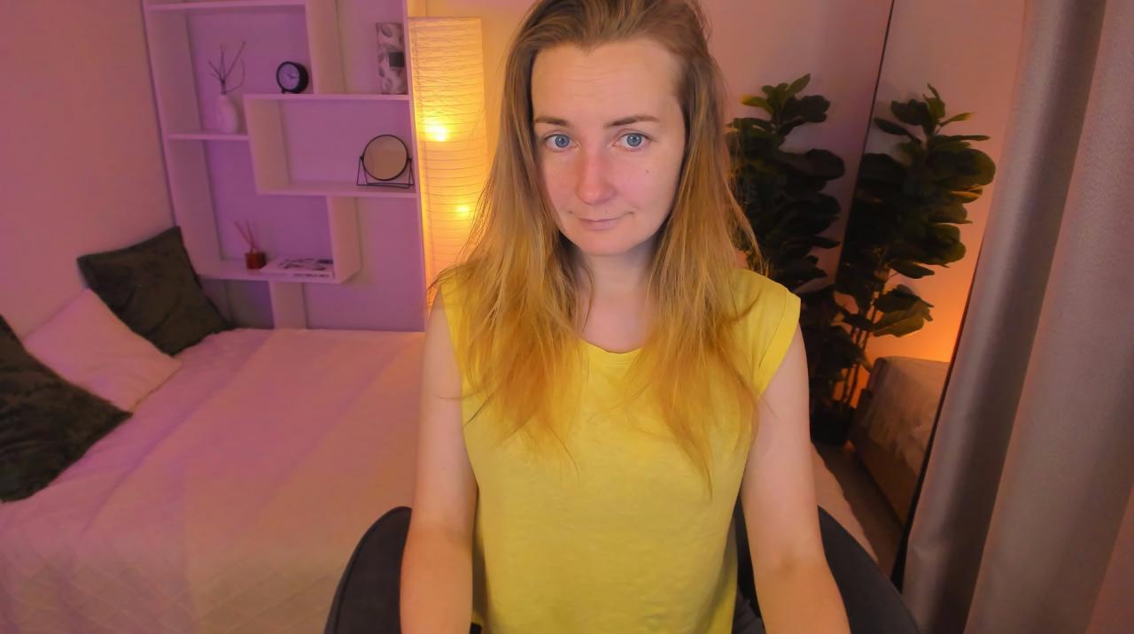 Webcam chat profile for MeggySun: Legs, feet & shoes