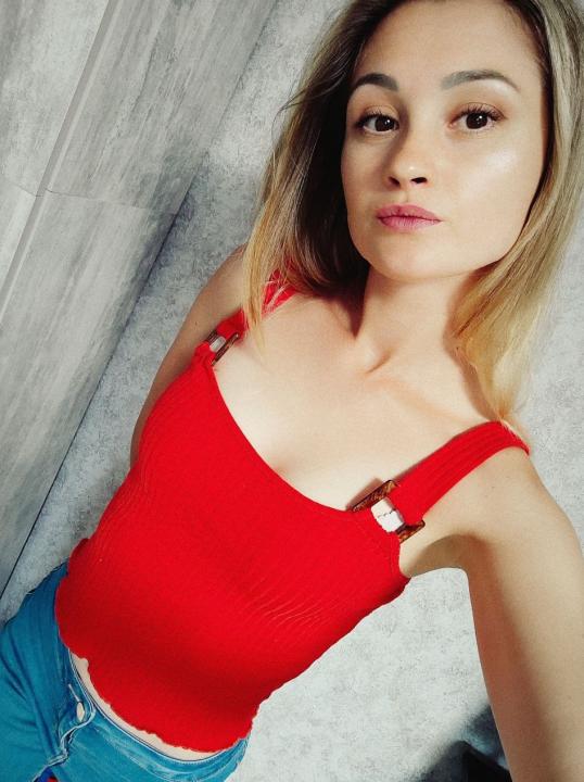 Webcam chat profile for Amarella: Dancing