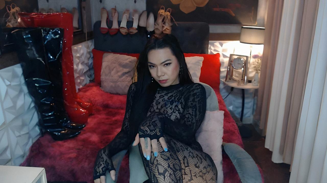 Webcam chat profile for HotSUMMER: Bondage & discipline