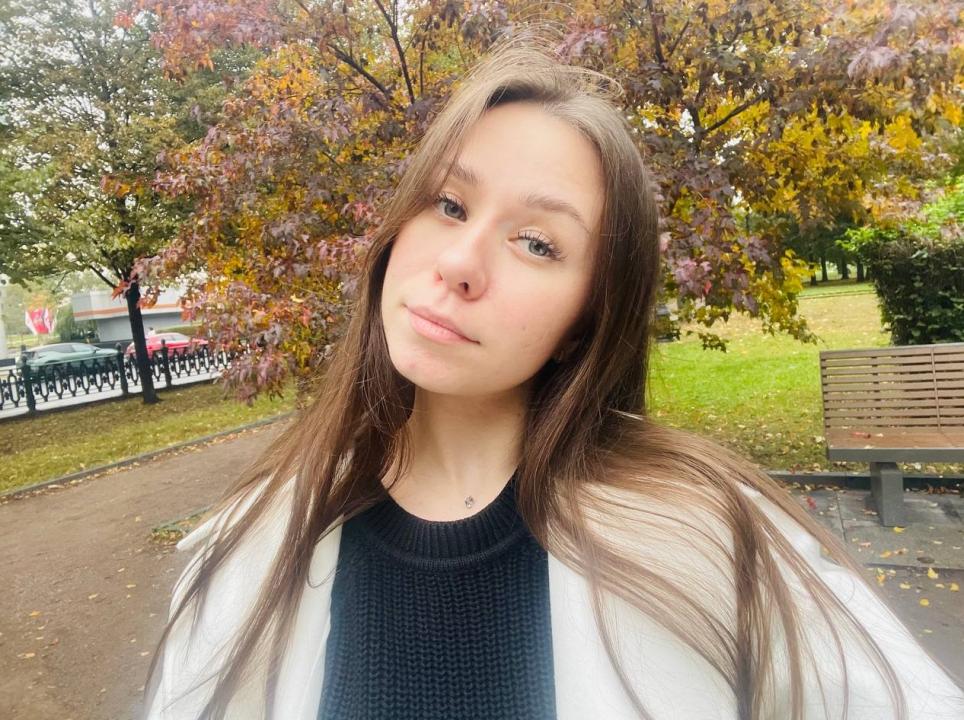 Webcam chat profile for MyAngelGirl: Smoking