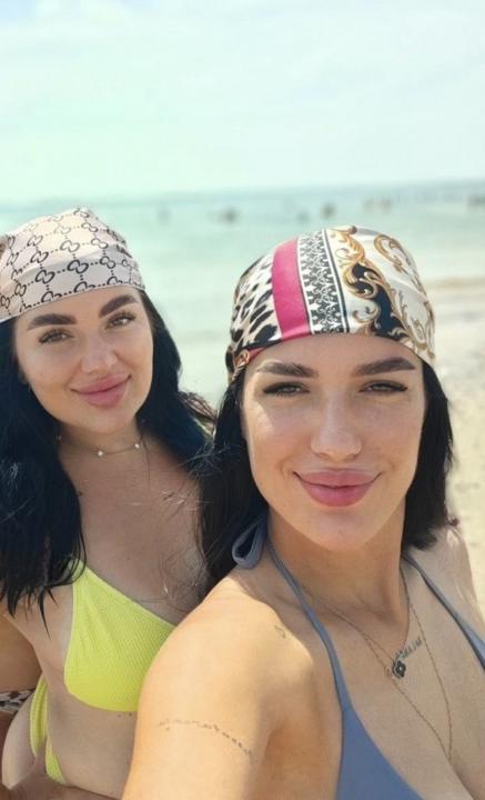 Webcam chat profile for VelvetMuse