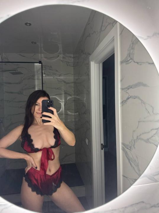 Webcam chat profile for AnnaBlossomx: Latex & rubber