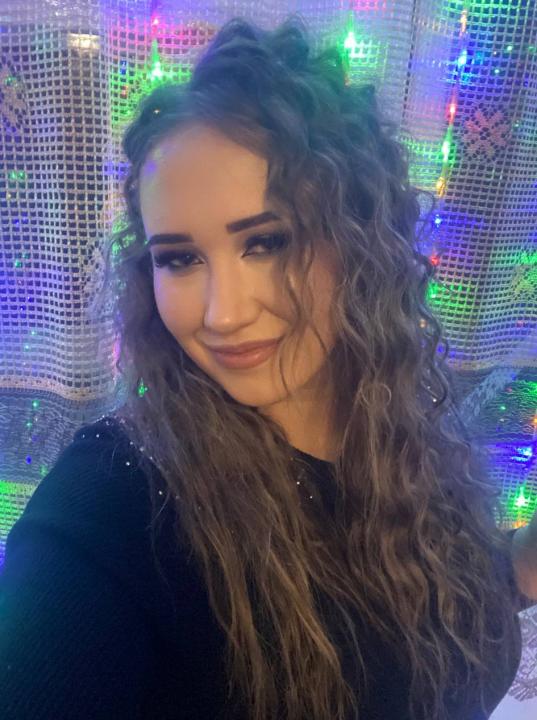 Webcam chat profile for Si1ana: Ask about my Hobbies