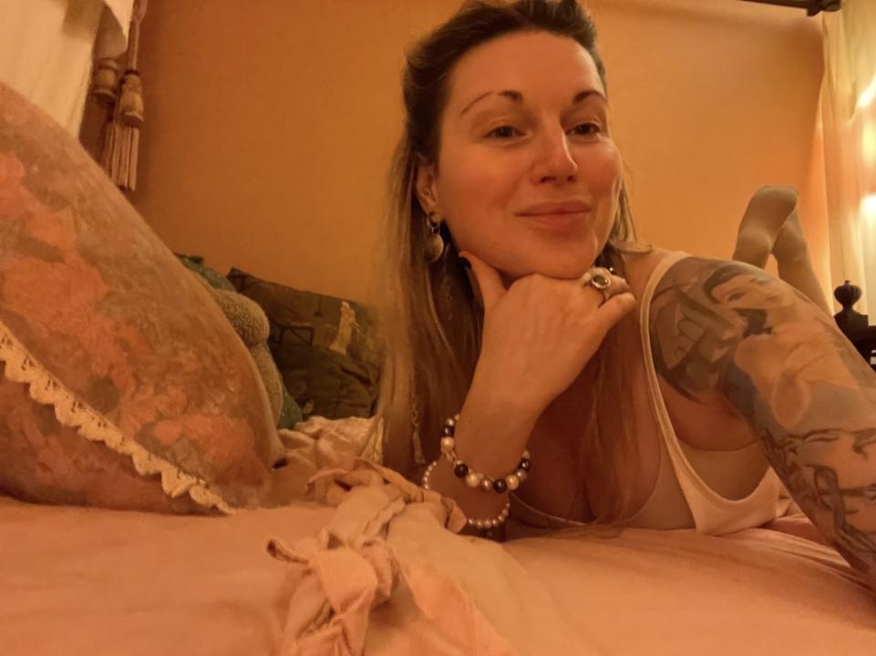 Webcam chat profile for LonelyWolfie: Leather