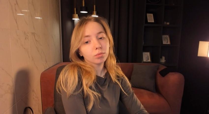 Webcam chat profile for NoraMiller: Legs, feet & shoes