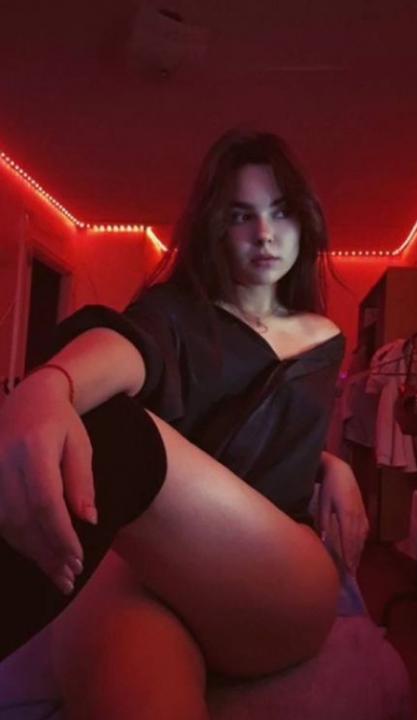 Webcam chat profile for HotQueen: Leather