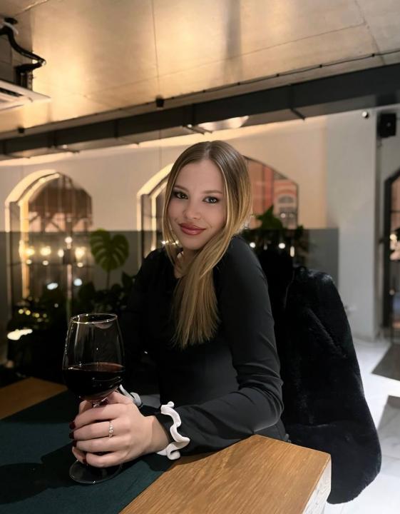 Webcam chat profile for Olllichka: Outfits