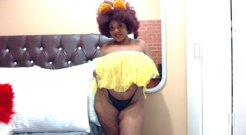 Webcam chat profile for BustyBoobsx: Legs, feet & shoes