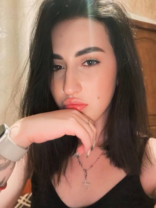 Webcam chat profile for KaRalinna: Ask about my Hobbies