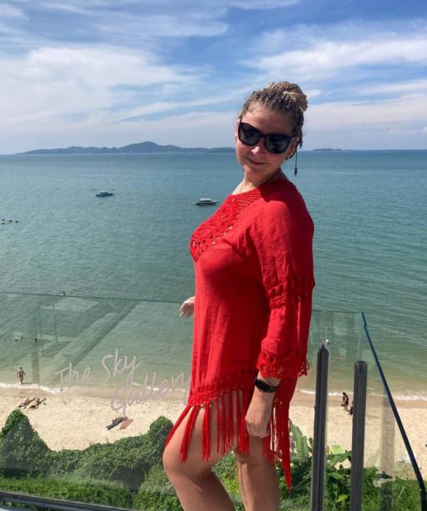 Webcam chat profile for 00Evelyn: Legs, feet & shoes