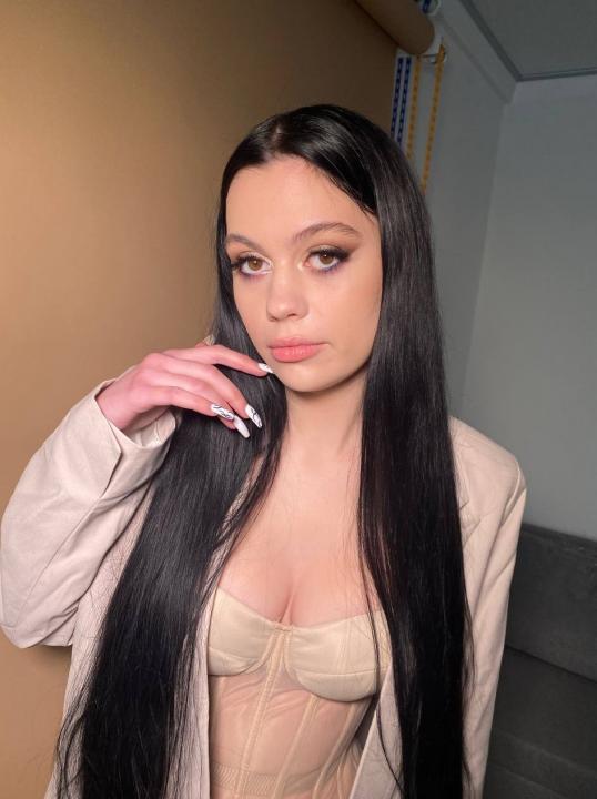 Webcam chat profile for A1deline: Ask about my Hobbies