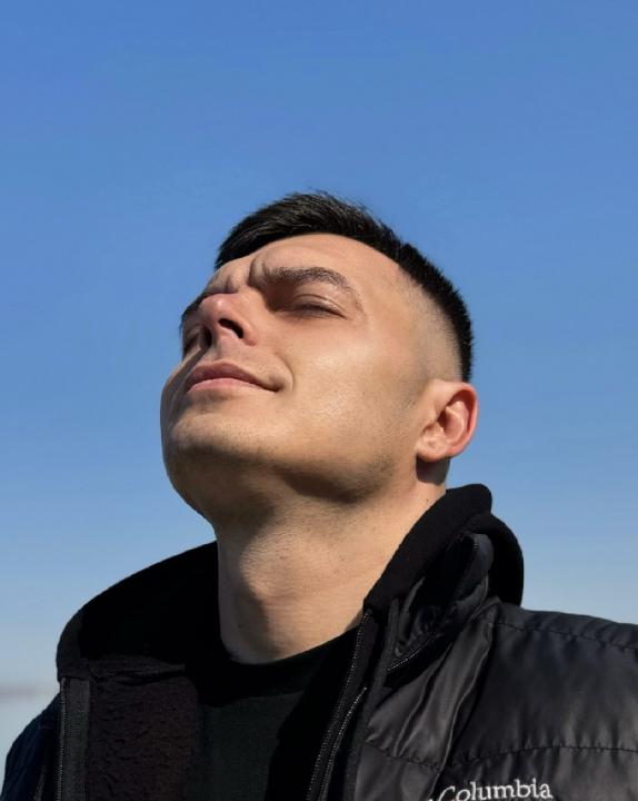 Webcam chat profile for YourBadBoy: Legs, feet & shoes