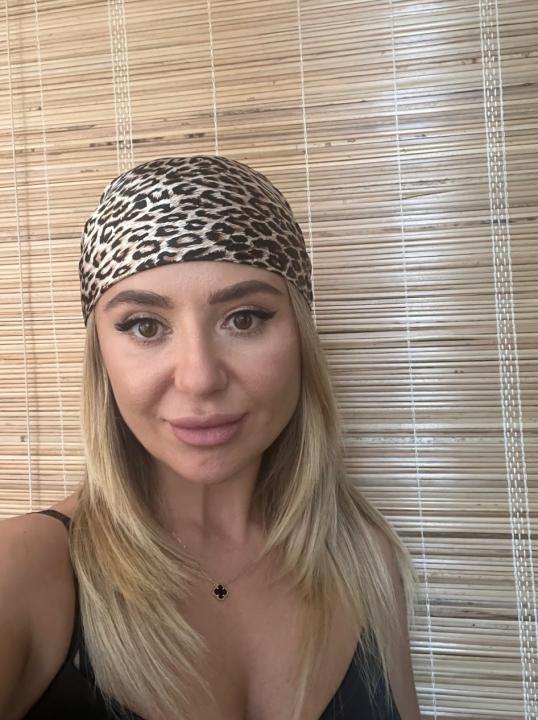 Webcam chat profile for Ellayne: Outfits